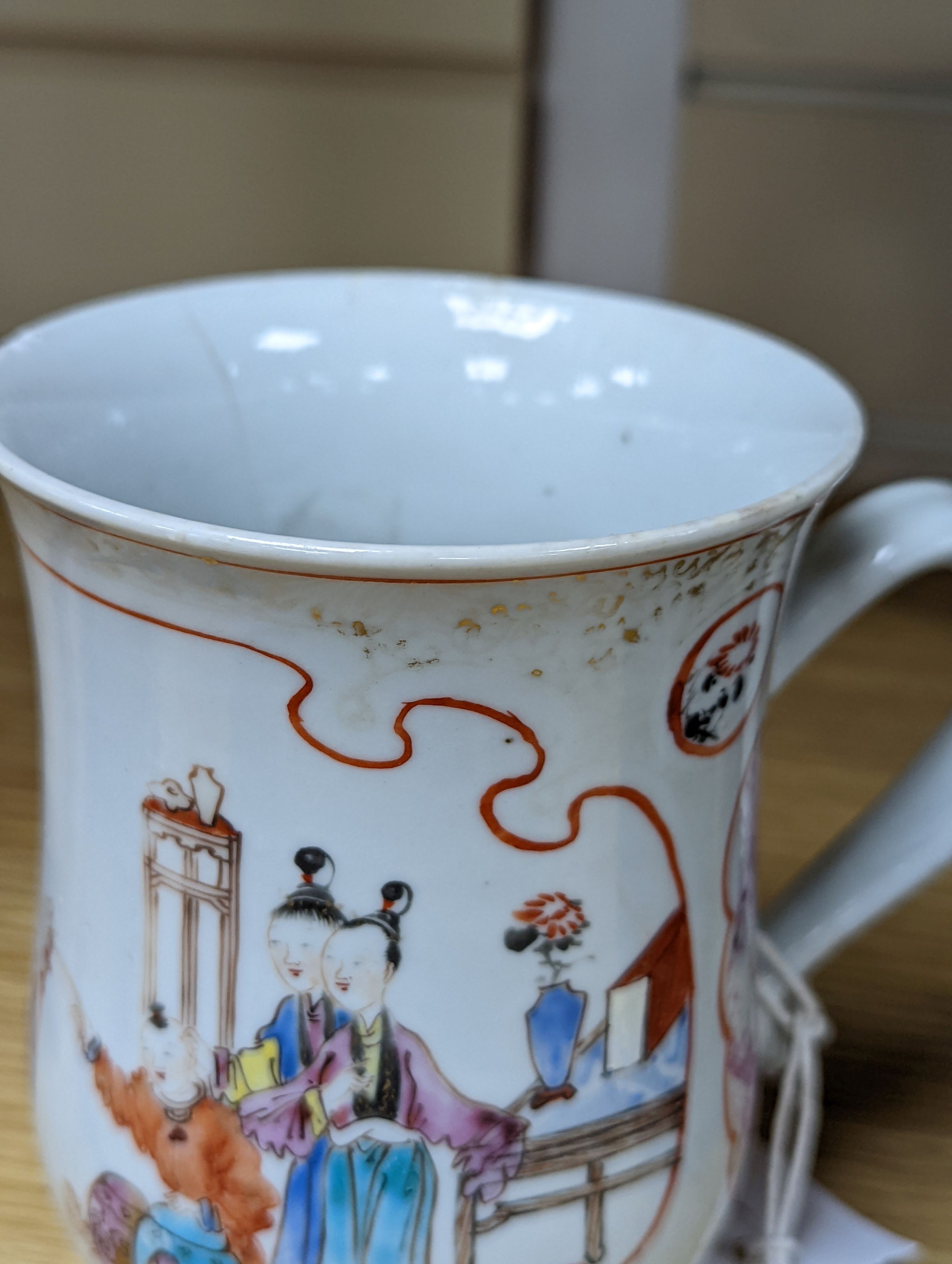 An 18th century Chinese export famille rose mug , 14cm